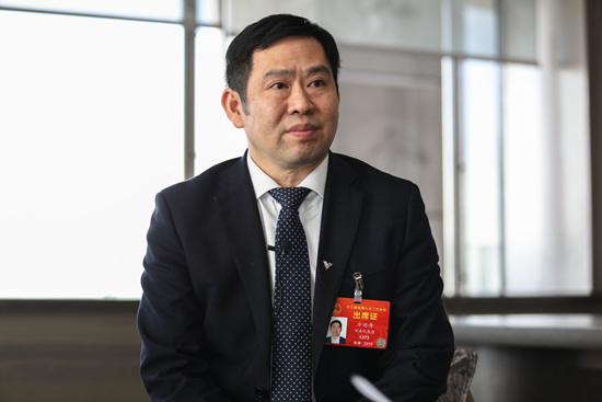 全國人大代表、浙江合眾新能源汽車有限公司董事長(zhǎng)方運(yùn)舟