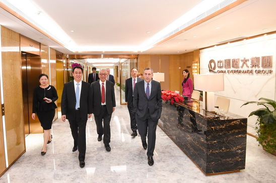 哈佛大學(xué)校長Lawrence S. Bacow一行參觀恒大香港總部 哈佛大學(xué)校長Lawrence S. Bacow一行參觀恒大香港總部