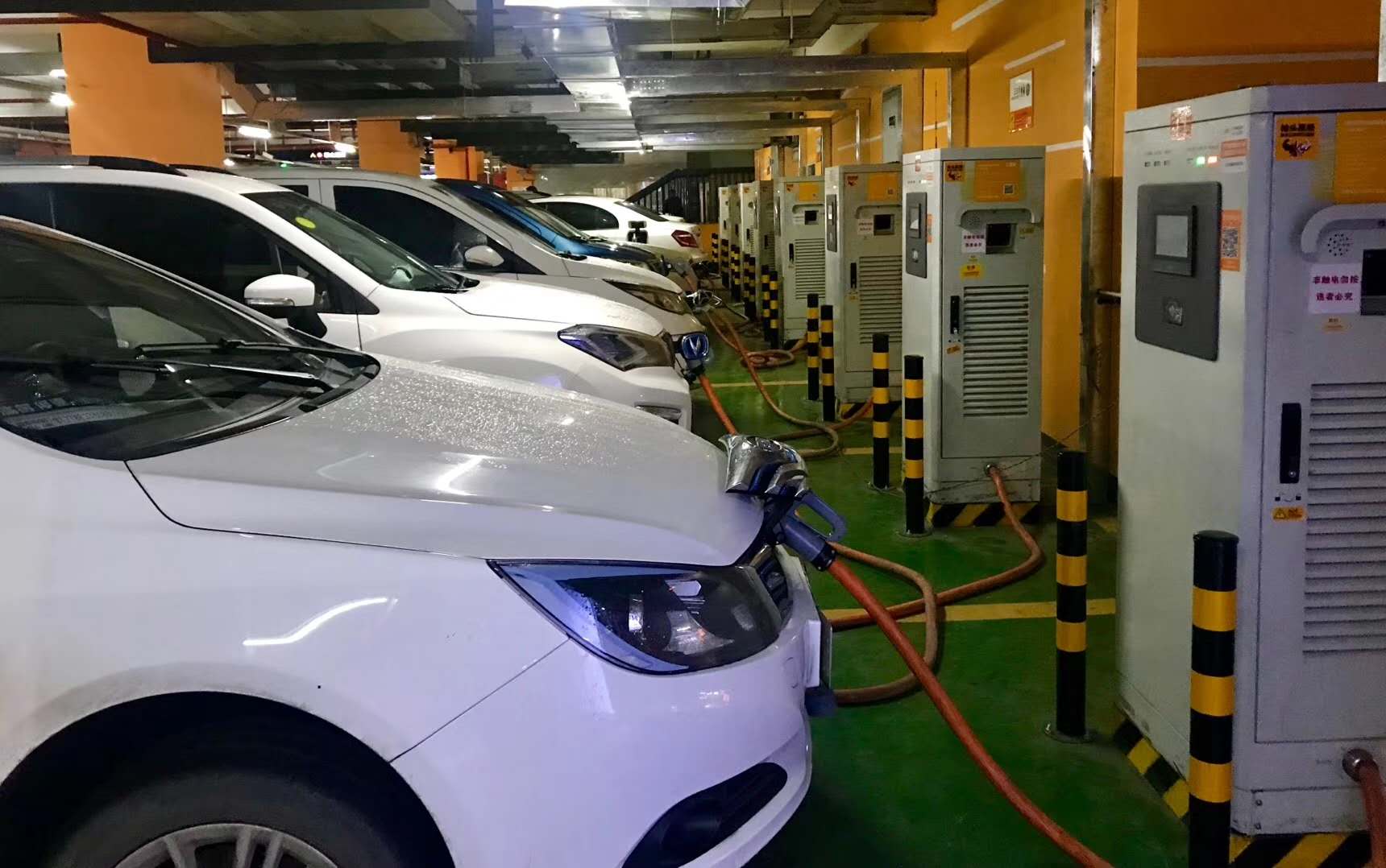 新能源汽車新政降低補(bǔ)貼 降補(bǔ)后市場(chǎng)競(jìng)爭(zhēng)將更加激烈 新能源汽車新政降低補(bǔ)貼 降補(bǔ)后市場(chǎng)競(jìng)爭(zhēng)將更加激烈