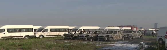 網上流傳的新能源汽車起火事故視頻截圖