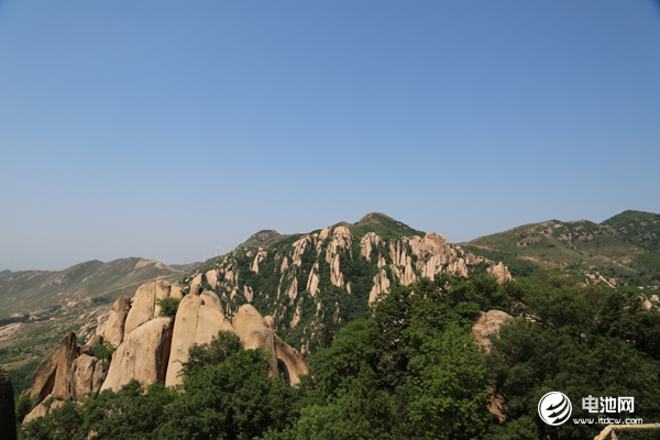 電池百人會“問道”嵖岈山與會嘉賓參觀游覽嵖岈山 探尋新能源發展“真經”