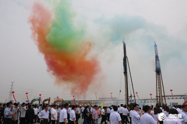 思派新能源鋰電池電解液溶劑及配套項目開工儀式現場