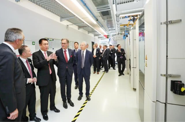 許家印考察德國hofer研發中心 許家印考察德國hofer研發中心