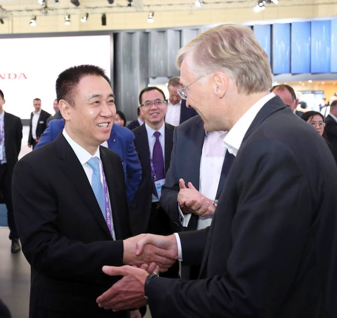 許家印赴德考察宴請眾汽車巨頭高管 引頂級技術為“恒馳”提速 許家印赴德考察宴請眾汽車巨頭高管 引頂級技術為“恒馳”提速