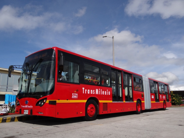 比亞迪18米鉸鏈?zhǔn)郊冸妱哟蟀?