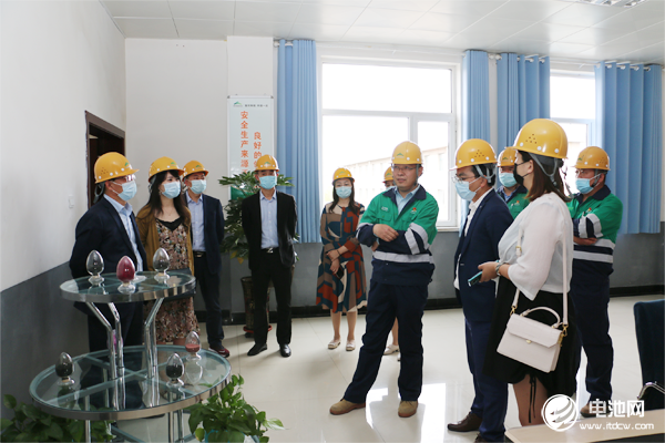 中國(guó)電池新能源產(chǎn)業(yè)鏈調(diào)研團(tuán)一行參觀調(diào)研蘭州新材料