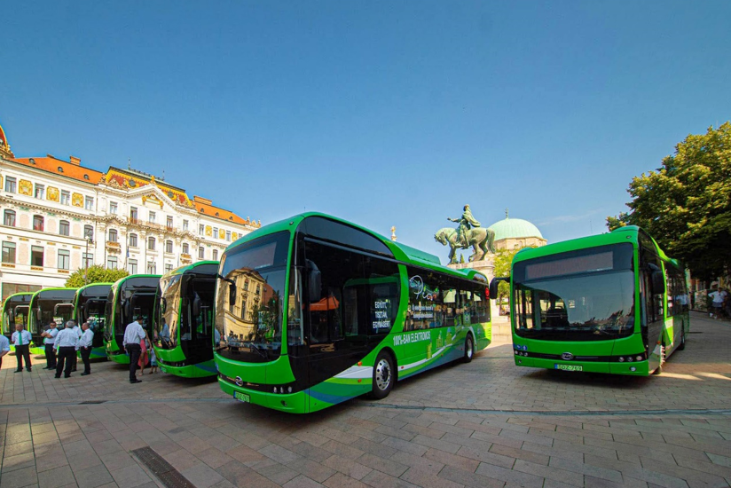 比亞迪純電動大巴車隊交付匈牙利佩奇市