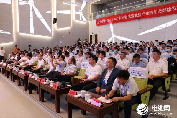 電池百人會企業(yè)家“問道”長興暨后疫情時代·2020中國電池新能源產(chǎn)業(yè)鏈生態(tài)健康發(fā)展企業(yè)家論壇現(xiàn)場