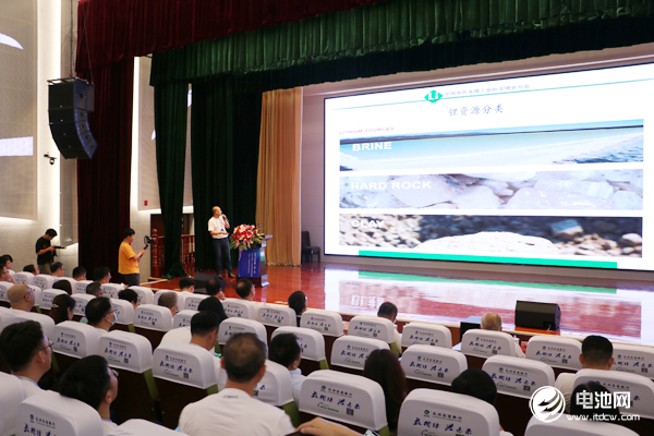 電池百人會(huì)企業(yè)家“問道”長(zhǎng)興暨后疫情時(shí)代·2020中國(guó)電池新能源產(chǎn)業(yè)鏈生態(tài)健康發(fā)展企業(yè)家論壇現(xiàn)場(chǎng)