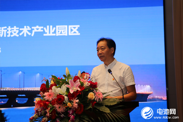 中共長(zhǎng)興縣人大常委會(huì)一級(jí)調(diào)研員、長(zhǎng)興新能源裝備高新技術(shù)產(chǎn)業(yè)園區(qū)黨工委書(shū)記王慶忠