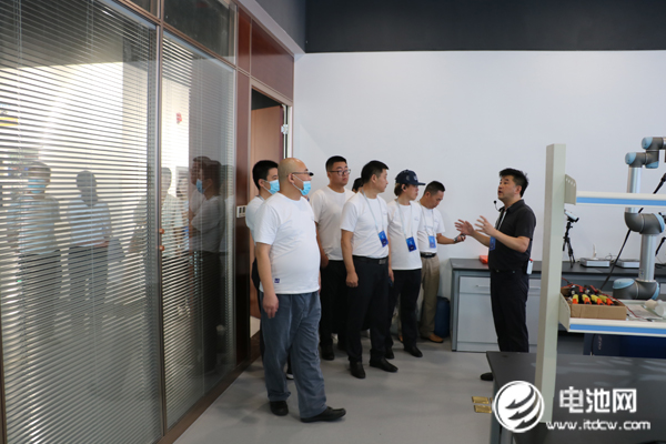 電池百人會企業家一行調研考察中俄研究院 電池百人會企業家一行調研考察中俄研究院