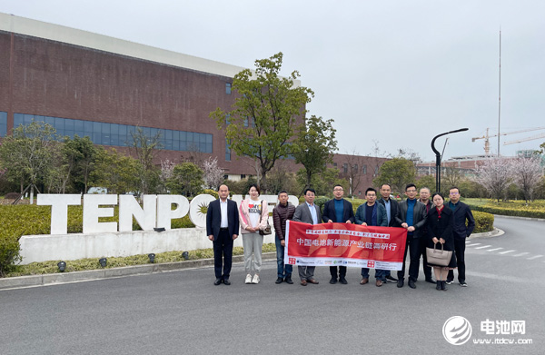 中國電池新能源產業鏈調研團一行參觀考察天鵬電源