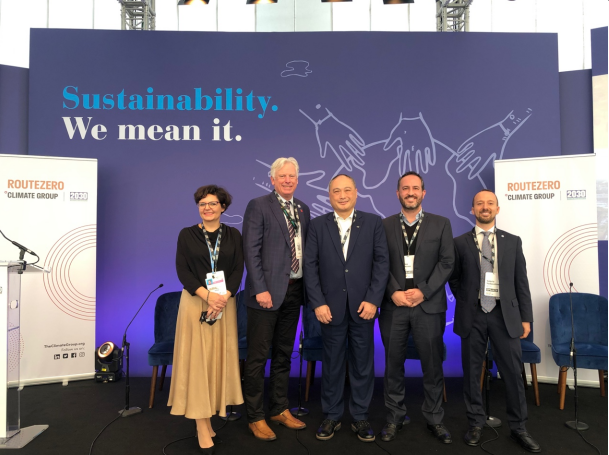 比亞迪歐洲有限責任公司商用車業務中心總經理何一鵬(左三)參加由氣候組織舉辦的RouteZero圓桌論壇 比亞迪歐洲有限責任公司商用車業務中心總經理何一鵬(左三)參加由氣候組織舉辦的RouteZero圓桌論壇