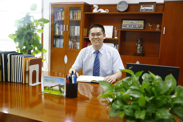 多氟多新材料股份有限公司 總經(jīng)理 李云峰 多氟多新材料股份有限公司 總經(jīng)理 李云峰