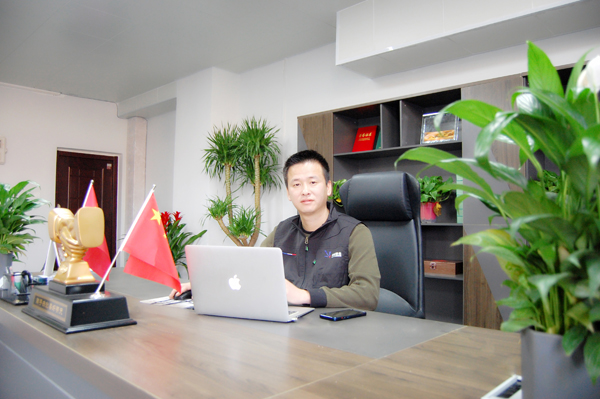 暉耀激光科技(洛陽)有限公司 總經理 鄭偉 暉耀激光科技(洛陽)有限公司 總經理 鄭偉