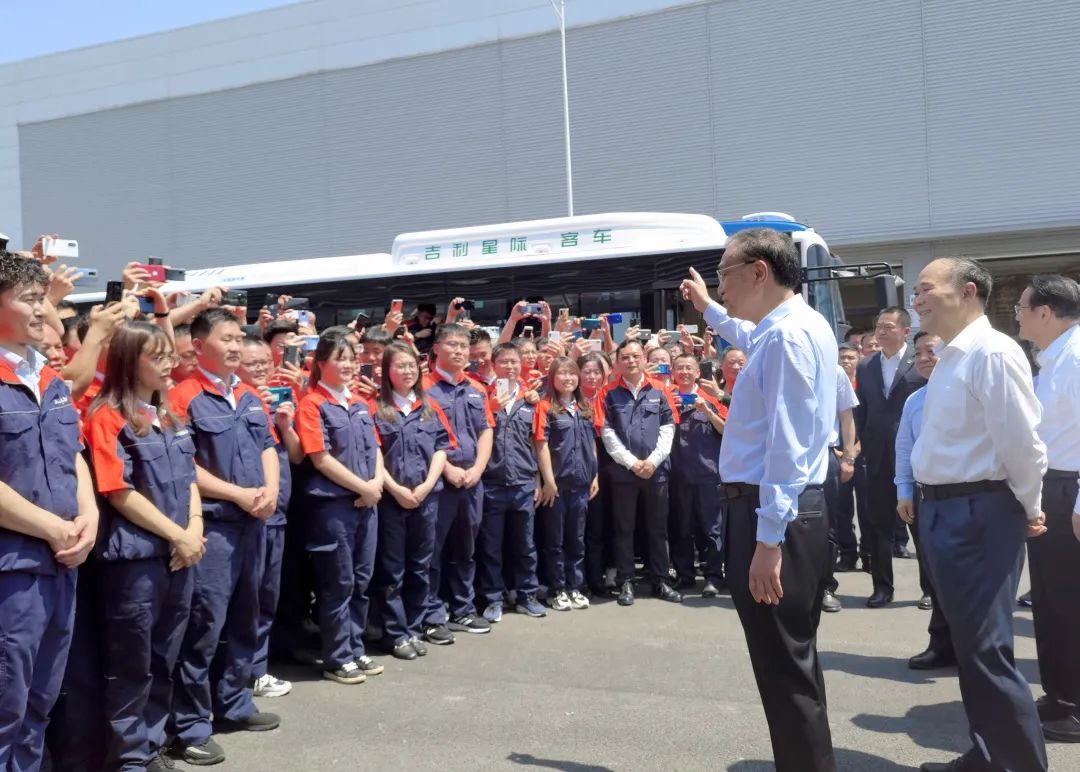 國務院總理李克強考察吉利新能源商用車上饒低碳數智工廠 國務院總理李克強考察吉利新能源商用車上饒低碳數智工廠