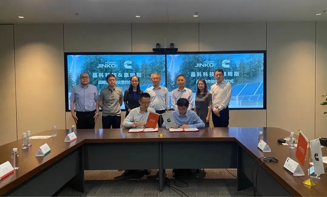 雄韜氫雄配套！國(guó)內(nèi)首臺(tái)氫能裝載機(jī)下線