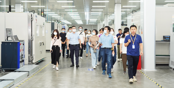 走進蜂巢創(chuàng)新中心 直擊短刀針刺 走進蜂巢創(chuàng)新中心 直擊短刀針刺