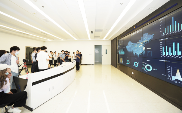 走進蜂巢創(chuàng)新中心 直擊短刀針刺 走進蜂巢創(chuàng)新中心 直擊短刀針刺