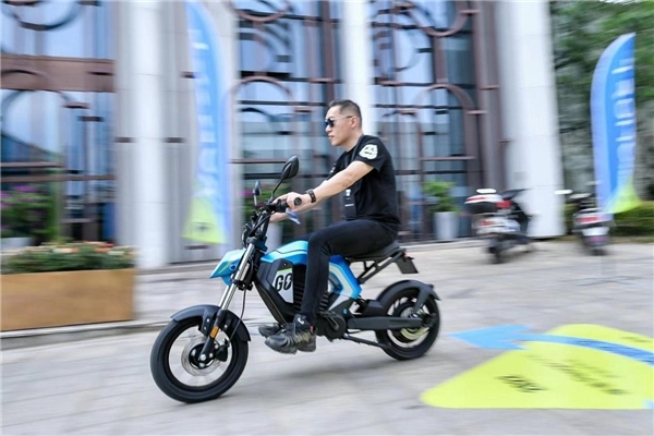 摩獸發(fā)布旗下首款新國(guó)標(biāo)潮玩跨騎電自Pesgo one