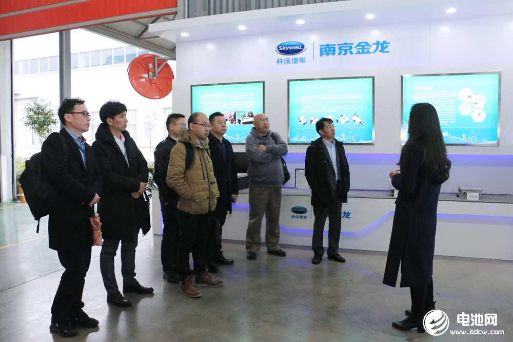 中國鋰電新能源產業鏈調研團一行參觀南京金龍 中國鋰電新能源產業鏈調研團一行參觀南京金龍