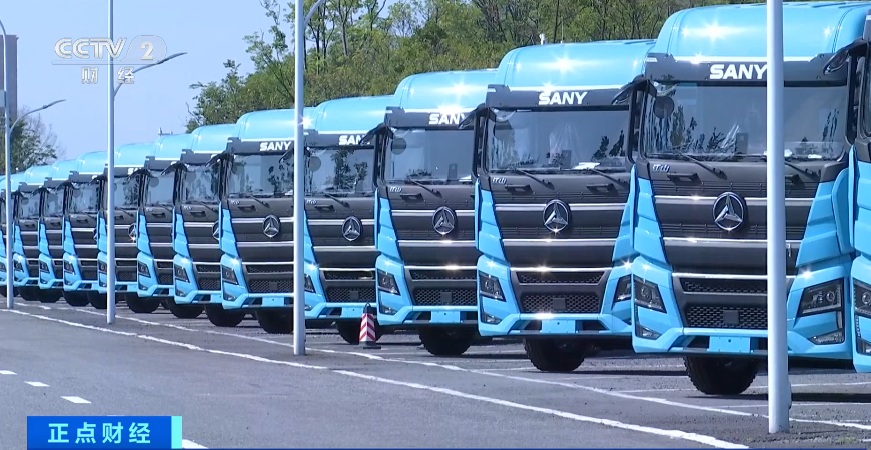 跑900公里少花2000元!10分鐘下線一臺!新能源重卡火了 跑900公里少花2000元!10分鐘下線一臺!新能源重卡火了