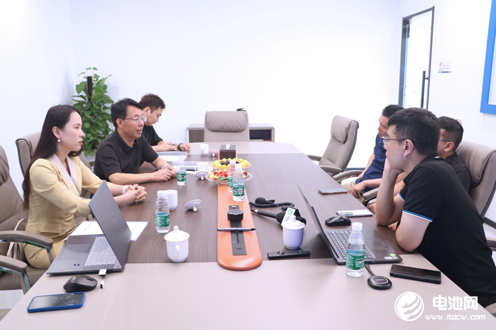 中關(guān)村新型電池技術(shù)創(chuàng)新聯(lián)盟秘書長于清教一行參觀考察靈鴿科技