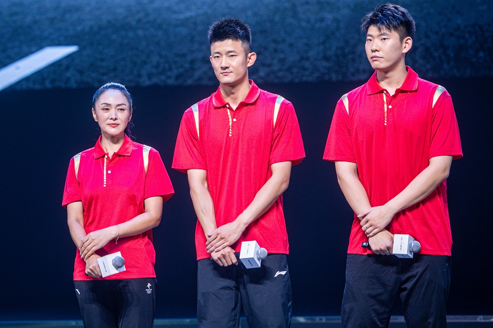 馬拉松冠軍孫英杰(左)、羽毛球冠軍諶龍(中)、羽毛球冠軍劉雨辰(右) 馬拉松冠軍孫英杰(左)、羽毛球冠軍諶龍(中)、羽毛球冠軍劉雨辰(右)