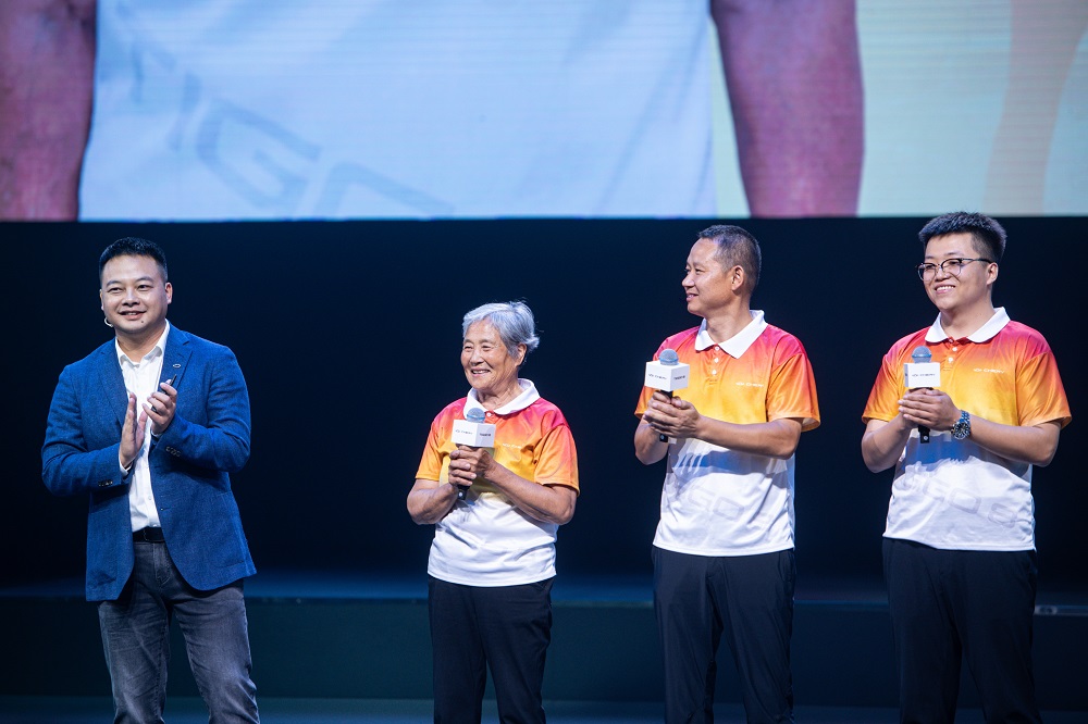 71歲車神奶奶徐茂彩,吉林省紅箭救援隊(duì)成員武海波,和父親一樣選擇瑞虎8的趙越 71歲車神奶奶徐茂彩,吉林省紅箭救援隊(duì)成員武海波,和父親一樣選擇瑞虎8的趙越