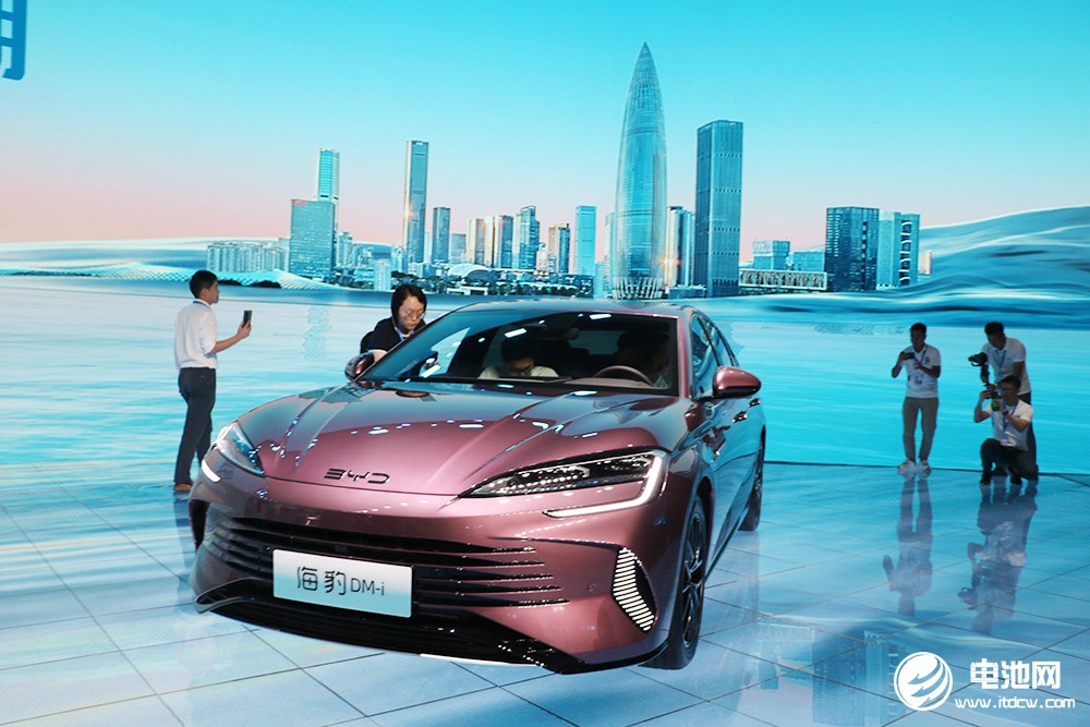 比亞迪海洋網(wǎng)銷量超140萬輛 海豹DM-i搶占中型轎車市場(chǎng)