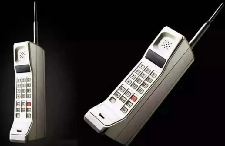 搭載圓柱鎳鎘電池的世界第一款移動手機——摩托羅拉DynaTAC 8000X 搭載圓柱鎳鎘電池的世界第一款移動手機——摩托羅拉DynaTAC 8000X