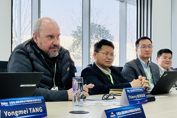 從左至右：法雷奧熱系統中國區副總裁Thierry Berger、熱系統中國區動力總成運營總監王晶、熱系統中國區研發總監楊乾洪、平臺經理孫鍵淇