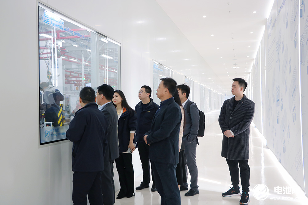 中國電池新能源產業鏈調研團一行參觀考察國鴻氫能