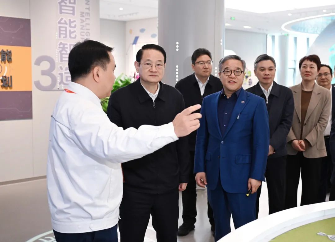 浙江省委書記易煉紅調(diào)研萬向創(chuàng)新聚能城:鼓勵(lì)發(fā)展新質(zhì)生產(chǎn)力 把美好藍(lán)圖變?yōu)楝F(xiàn)實(shí) 浙江省委書記易煉紅調(diào)研萬向創(chuàng)新聚能城:鼓勵(lì)發(fā)展新質(zhì)生產(chǎn)力 把美好藍(lán)圖變?yōu)楝F(xiàn)實(shí)