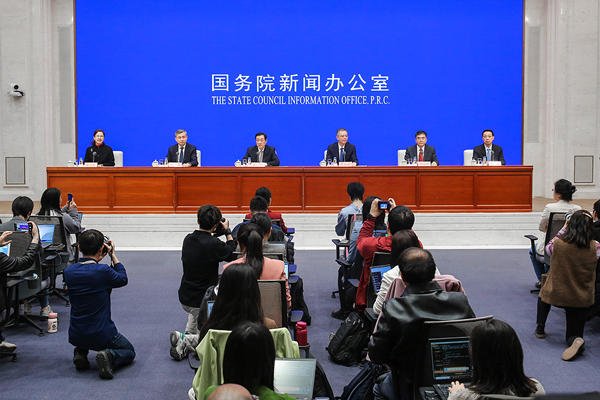 3月15日，國新辦舉行解讀強(qiáng)監(jiān)管防風(fēng)險(xiǎn)推動(dòng)資本市場(chǎng)高質(zhì)量發(fā)展有關(guān)政策新聞發(fā)布會(huì)。