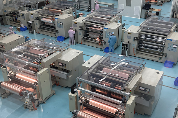2023年中國鋰電銅箔出貨量52.8萬噸 今年或?qū)⒀永m(xù)低毛利率和低開工率