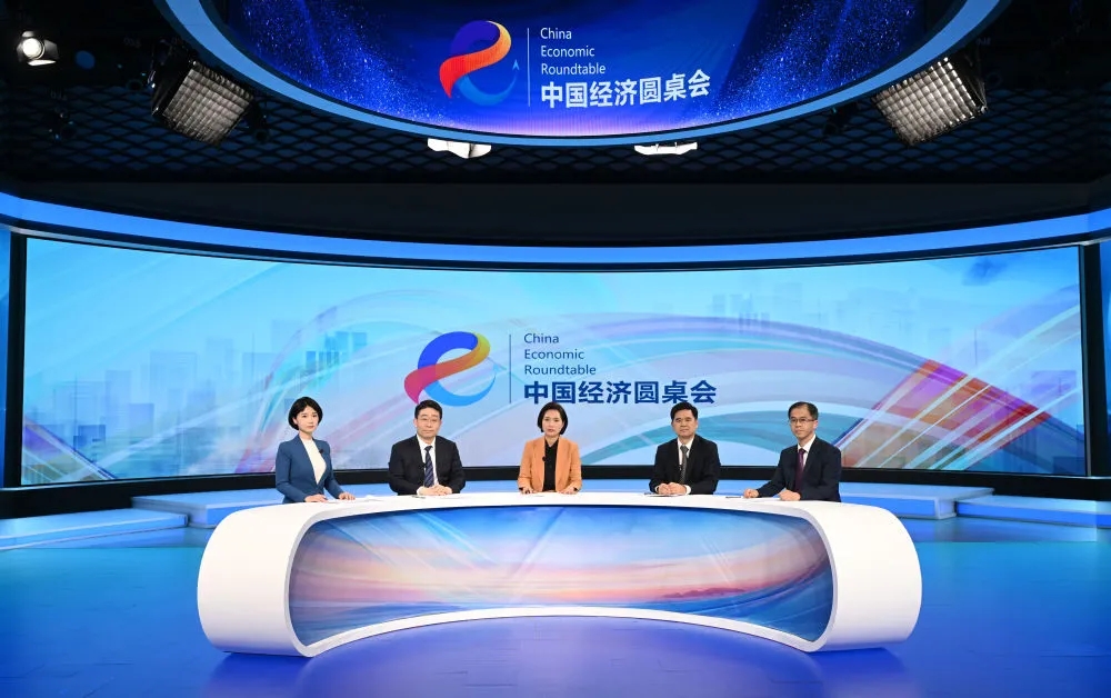 “中國經(jīng)濟圓桌會”錄制現(xiàn)場。新華社記者 金良快 攝