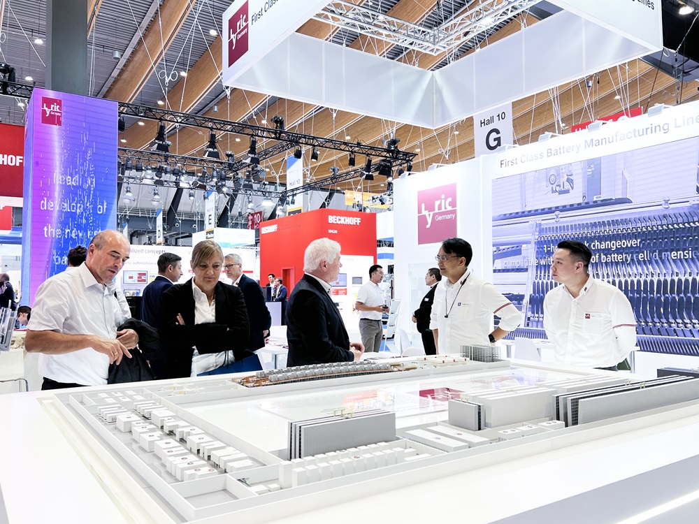 利元亨閃耀2024歐洲電池展 攜固態電池核心裝備等創新工藝亮相 利元亨閃耀2024歐洲電池展 攜固態電池核心裝備等創新工藝亮相