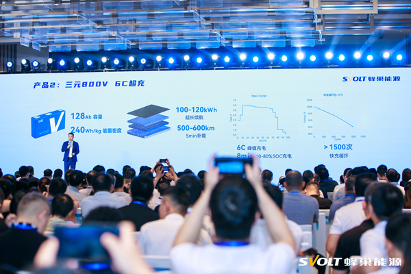 大圓柱難產 短刀上位 蜂巢能源發布10分鐘短刀快充電池 大圓柱難產 短刀上位 蜂巢能源發布10分鐘短刀快充電池