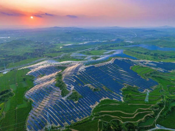 山西晉城澤州北義城光伏發電場 圖片來源：國家電網