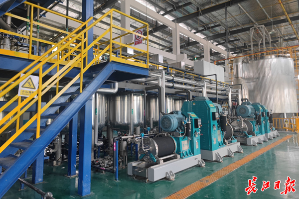 武漢啟鈉新能源科技有限公司千噸級生產線 圖/長江日報 武漢啟鈉新能源科技有限公司千噸級生產線 圖/長江日報