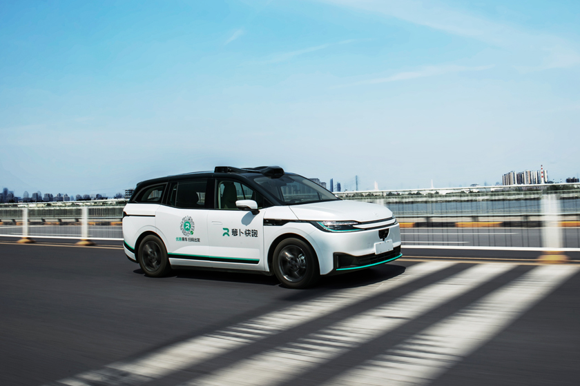 蘿卜快跑贏了，原來用了蜂巢能源的短刀快充電池！