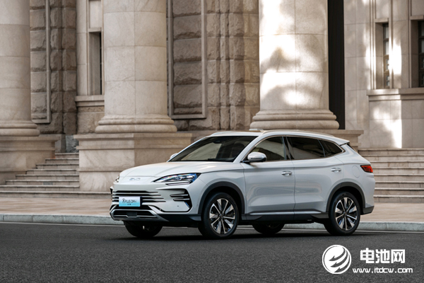 要卷就卷技術(shù)!比亞迪宋家族雙王炸齊發(fā)! 要卷就卷技術(shù)!比亞迪宋家族雙王炸齊發(fā)!