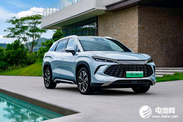 要卷就卷技術(shù)!比亞迪宋家族雙王炸齊發(fā)! 要卷就卷技術(shù)!比亞迪宋家族雙王炸齊發(fā)!