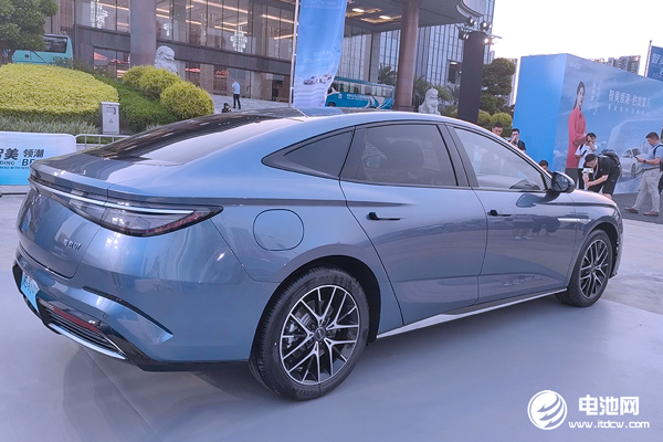 新能源累銷超830萬輛 比亞迪中大型轎車價(jià)格殺入13萬級