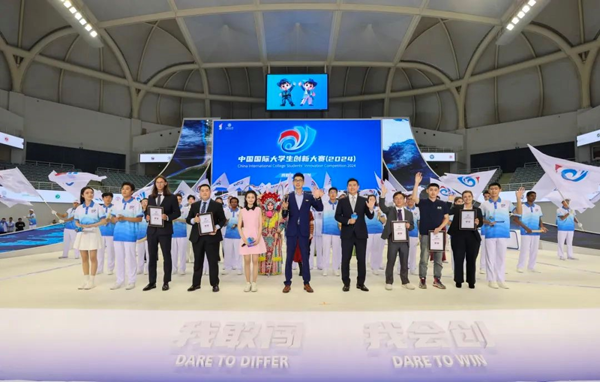 寧德時代過去十年內研發投入700億 曾毓群支招創新→