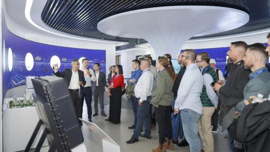 10月27-28日,斯洛伐克民眾與媒體代表團參觀國軒展廳 10月27-28日,斯洛伐克民眾與媒體代表團參觀國軒展廳