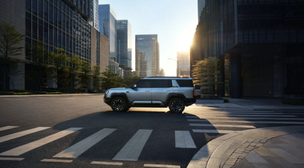 國(guó)貨旗艦來(lái)了！比亞迪華為聯(lián)合發(fā)布方程豹 豹8上市，售價(jià)37.98萬(wàn)元起