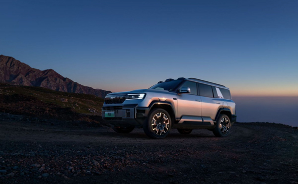 國(guó)貨旗艦來(lái)了！比亞迪華為聯(lián)合發(fā)布方程豹 豹8上市，售價(jià)37.98萬(wàn)元起