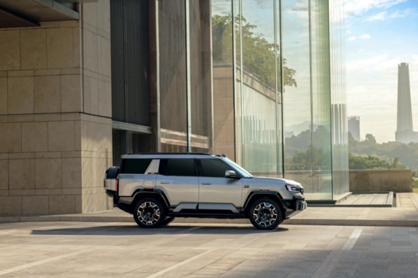 國(guó)貨旗艦來(lái)了！比亞迪華為聯(lián)合發(fā)布方程豹 豹8上市，售價(jià)37.98萬(wàn)元起